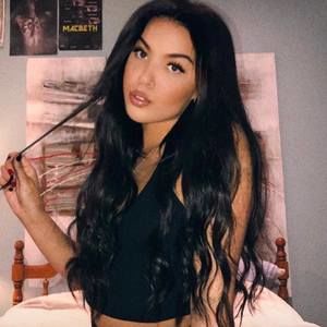 Meet your Posher, Michaela